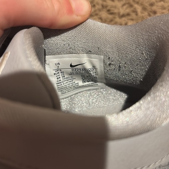 Nike basketball shoes - Picture 3 of 4